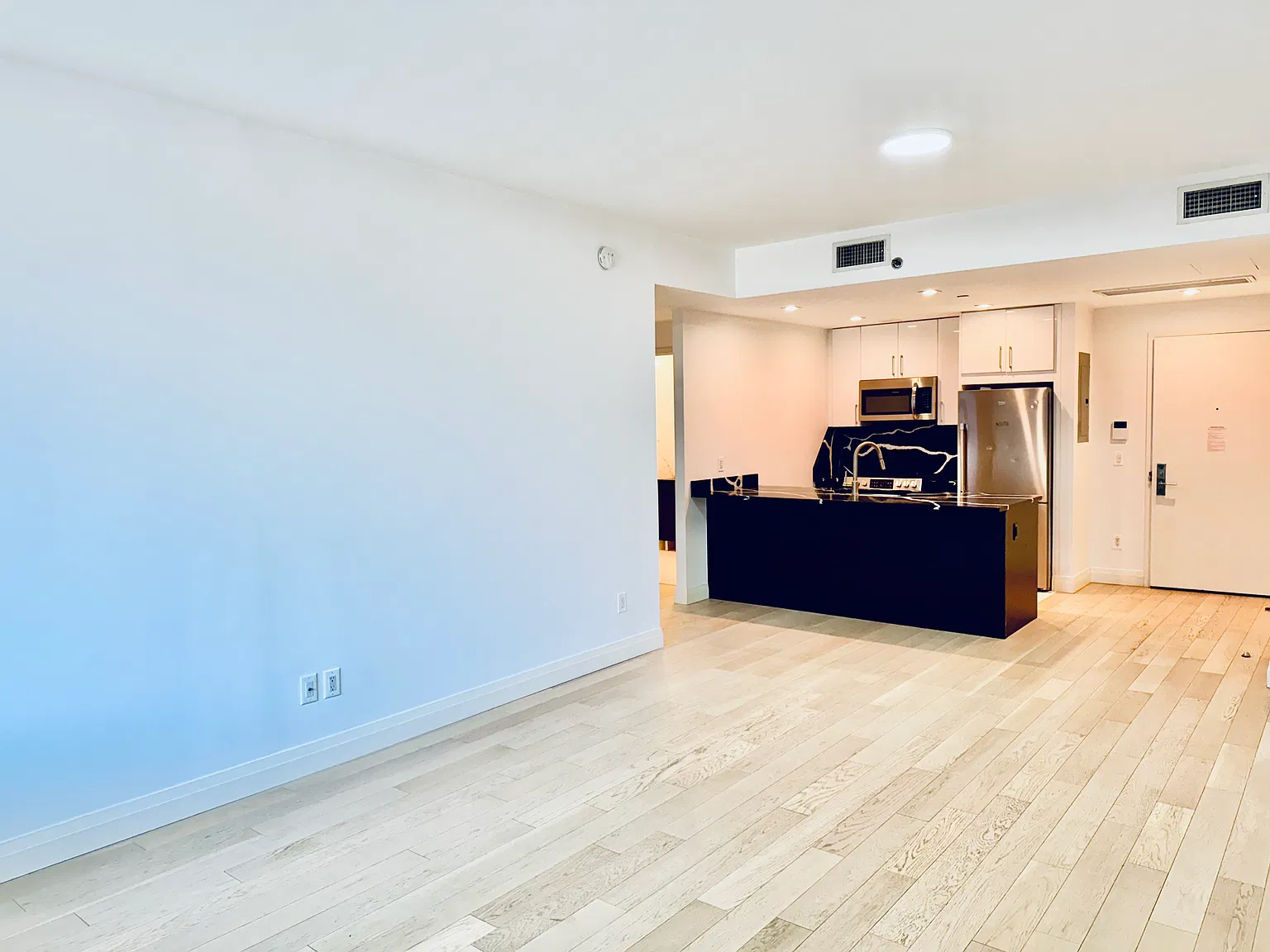 3128 Henry Hudson Parkway East — Photo 4