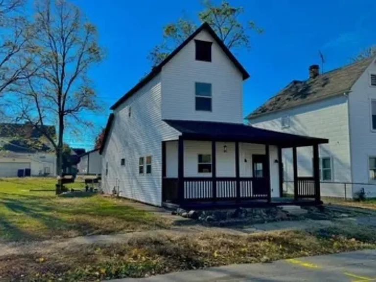 1335 E Washington St — Photo 11