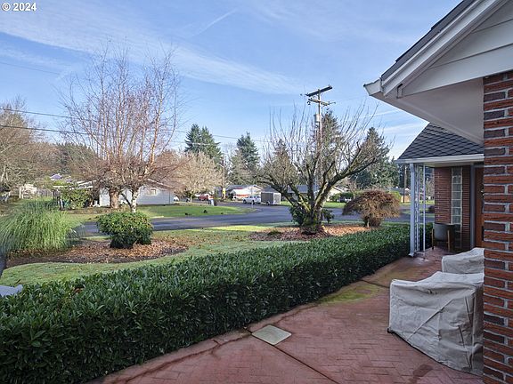 2nd image of 6109 NE 47th St