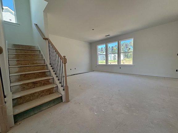 4th image of 210 Ruby Robin Rd