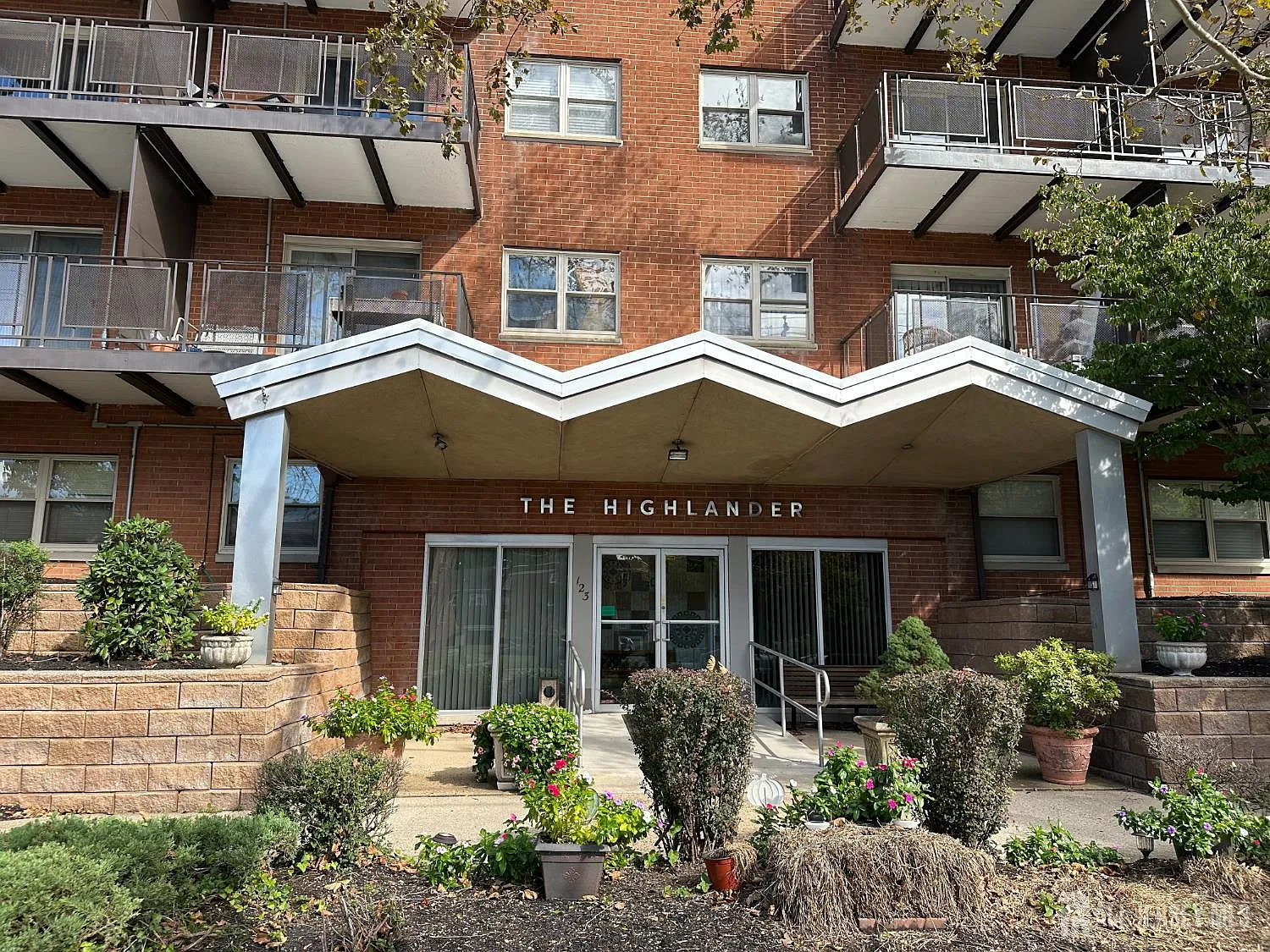 1 bed, 1.0 bath, 955 sqft, $2,150 — Photo 1