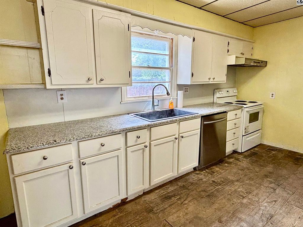 406 S Maple St, McPherson, KS - View 5