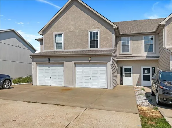 238 N 5th Ter, Louisburg, KS 66053