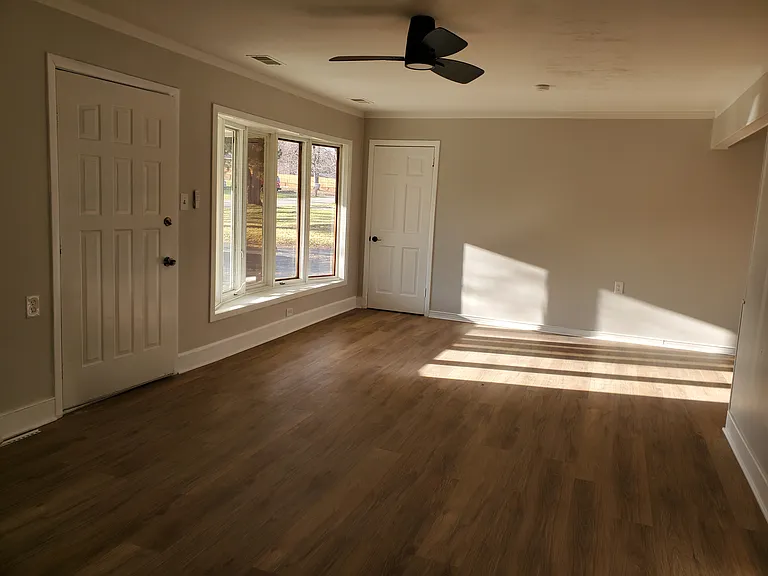 411 Sussex Dr — Photo 8