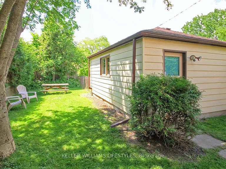84 Wilson Ave #UPPER SE — Photo 17