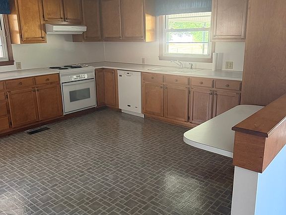 4th image of 28100 Carolina Ave