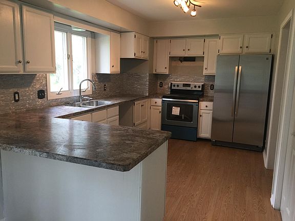 4th image of 21 Bay Colony Dr