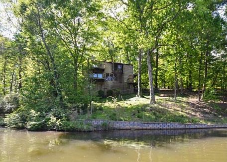 5th image of 380 Lakeshore Dr