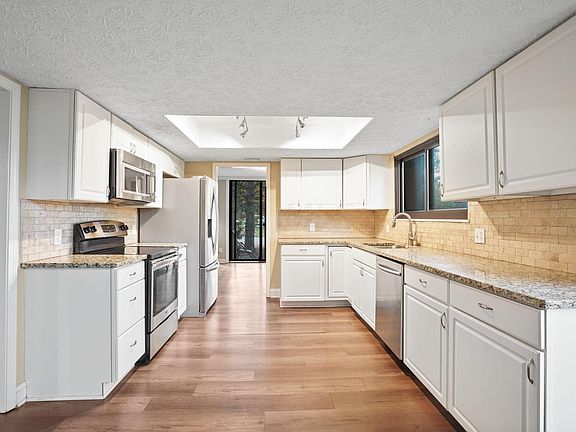 5th image of 4839 Crazy Horse Ln #4