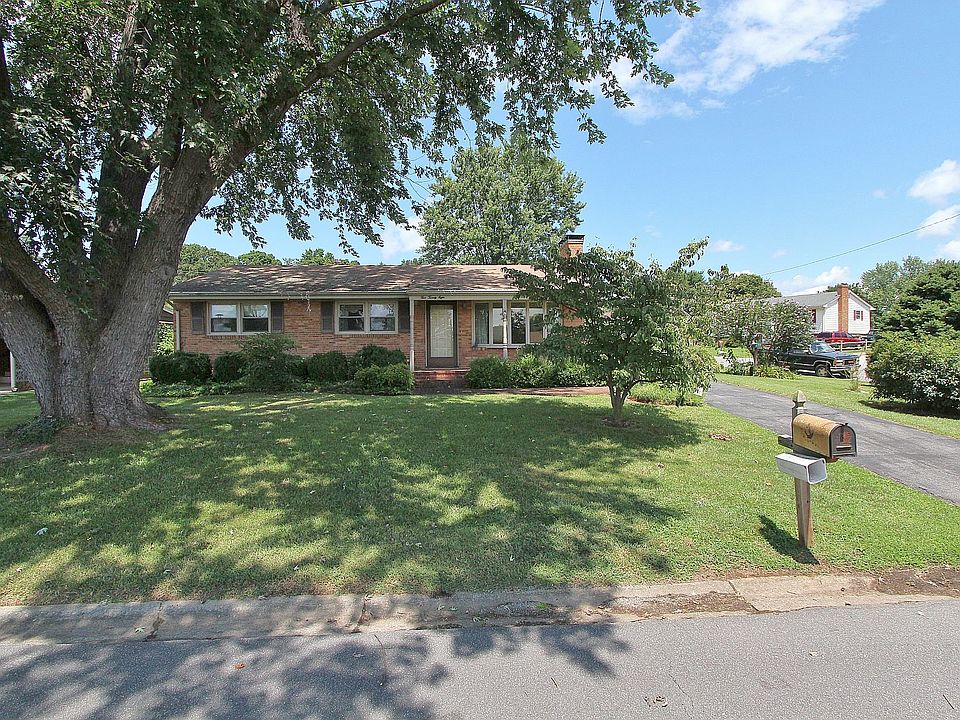1st image of 528 Greenwich Dr