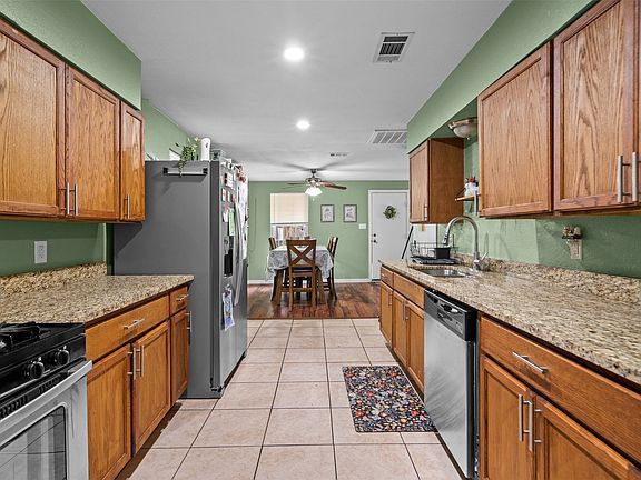4th image of 2539 Sharon St