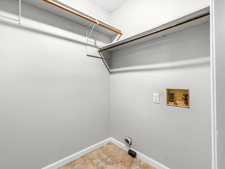 615 W Tietgen St — Photo 11