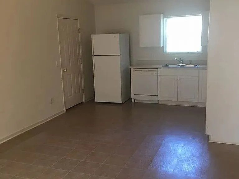 4013 Masonboro Loop Rd — Photo 3