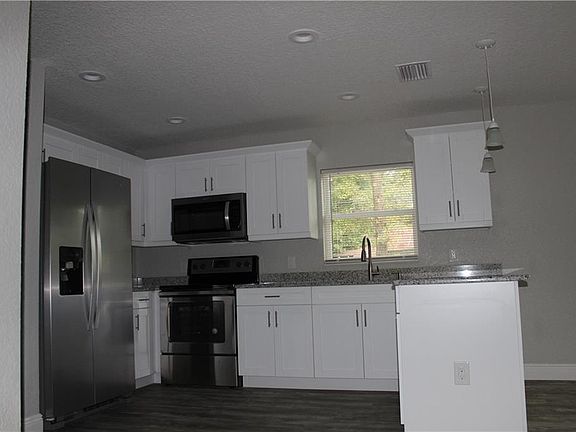 4th image of 1324 E Church St