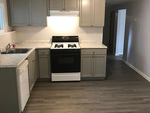 3rd image of 790 W Main St