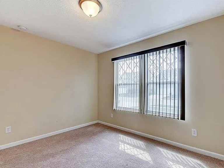 Lakecrest Dr — Photo 11