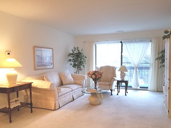 2nd image of 7525 Nantucket Dr APT 202