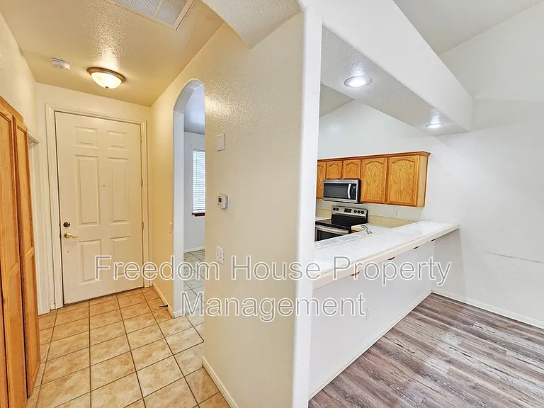 1041 Marne Ct #4 — Photo 17