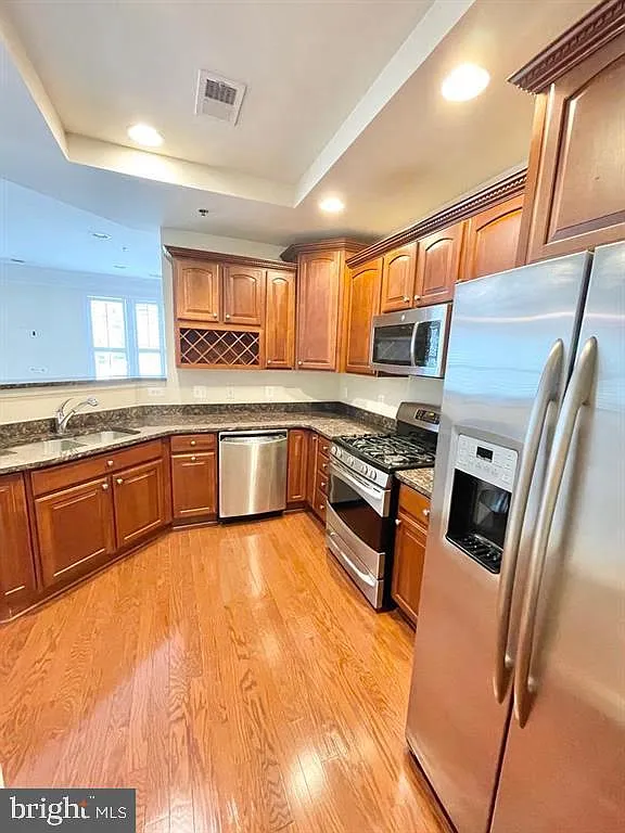 3 bed, 2.5 bath, 1524 sqft, $3,000 — Photo 2
