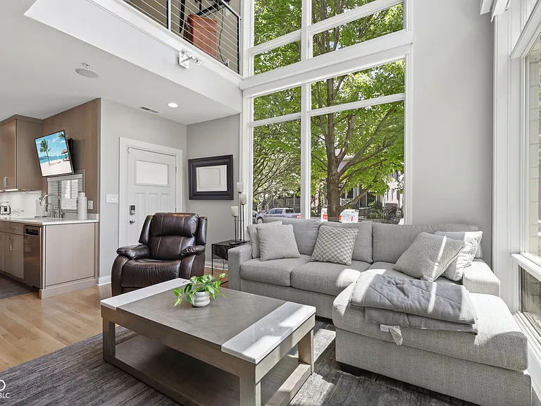 932 N Broadway St #1 — Photo 6