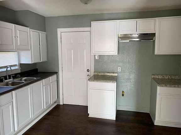 3rd image of 135 Dumoulin Ave