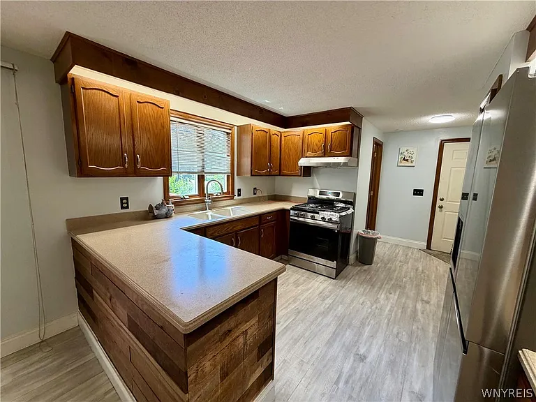 783 N French Rd — Photo 3