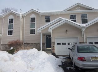 24 Ferndale Ln, Hamburg, NJ 07419