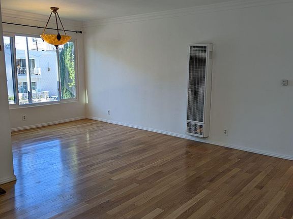 2nd image of 816 N Hudson Ave #4