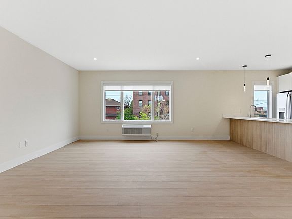 4th image of 850 Broad Ave #B