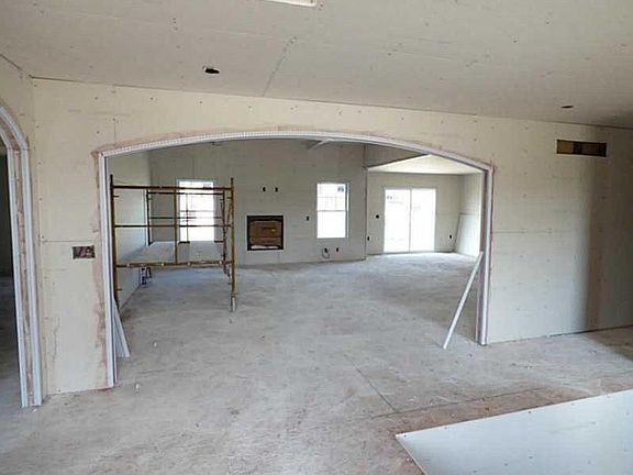 2nd image of 928 Arrow Dr