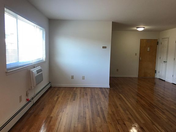 2nd image of 30 Wildwood Gdns APT F2