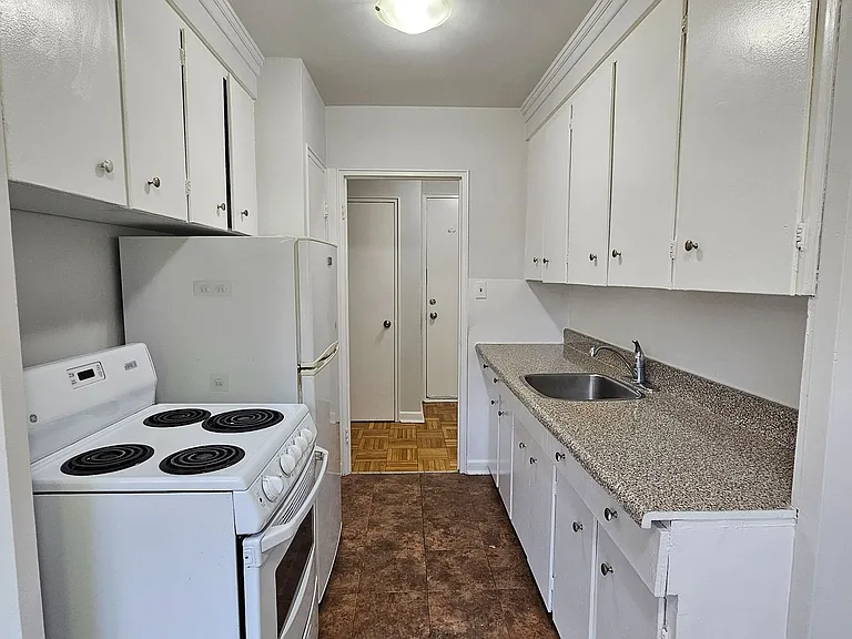20 Cosburn Ave #207 — Photo 9