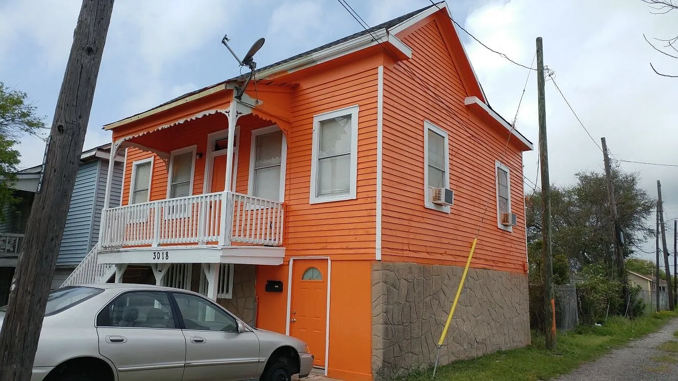 Island Living for Only $1,400! Spacious 3-Bedroom Home Near the Beach & Downtown Galveston — Photo 2