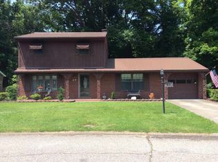 121 Iroquois Trl, Ona, WV 25545