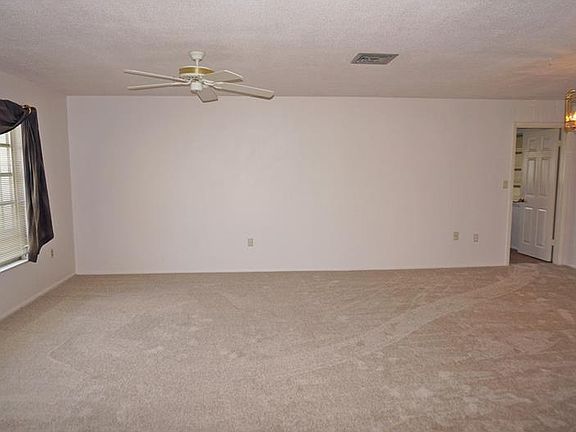 4th image of 395 Capri Isles Ct