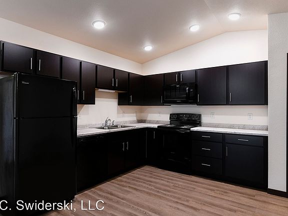 3rd image of 1906 N Hume Ave #70