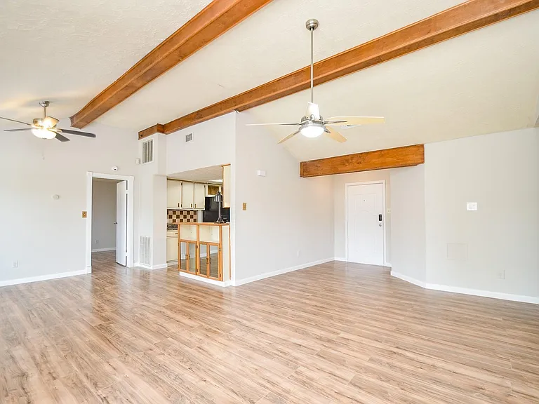 7623 Kite Hill Dr — Photo 6