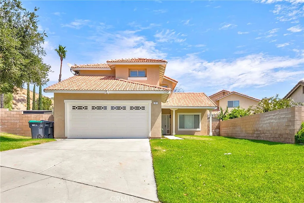 3 bed, 2.5 bath, 1643 sqft, $4,000 — Photo 2