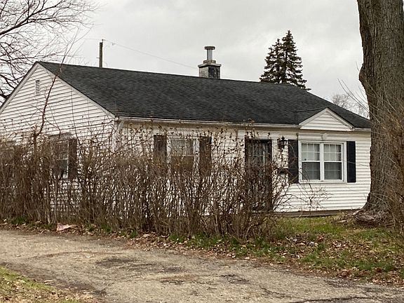 3rd image of 223 Little Flower Ln
