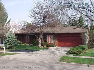 610 Bainbridge Dr, East Lansing, MI 48823