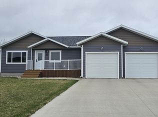 910 29th Ave NE, Aberdeen, SD 57401