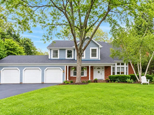 2140 Kenton Ln, Libertyville, IL 60048