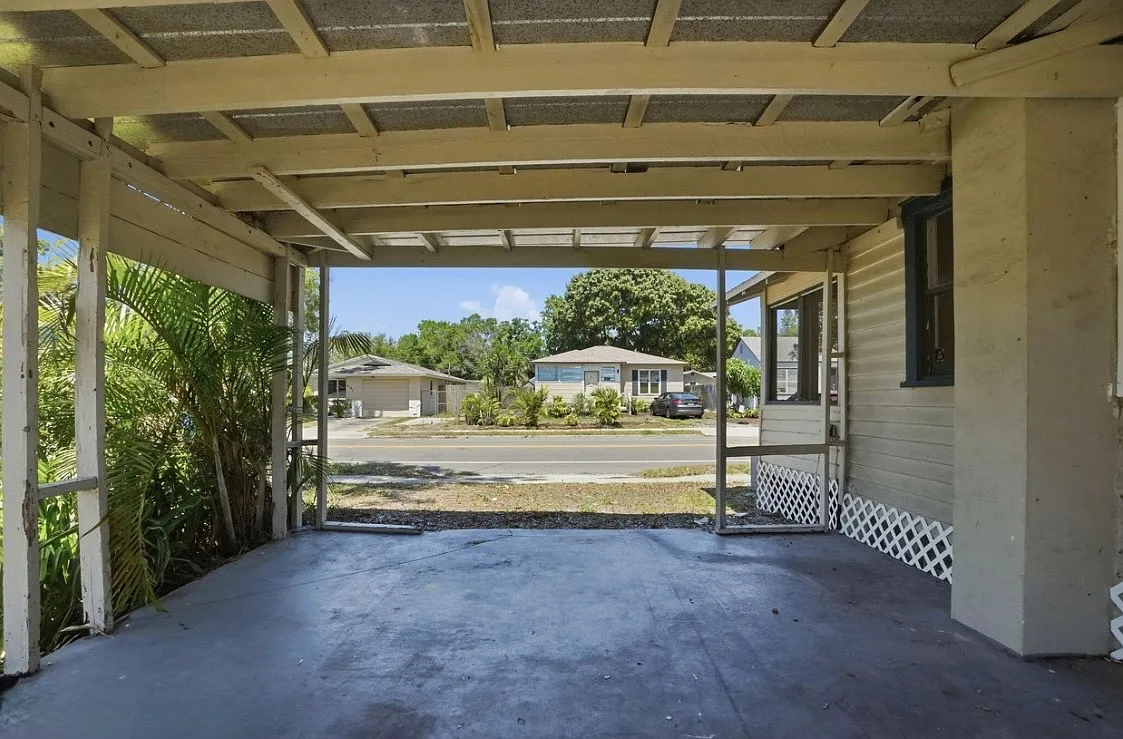 3 bed, 900 sqft, $2,395 — Photo 2