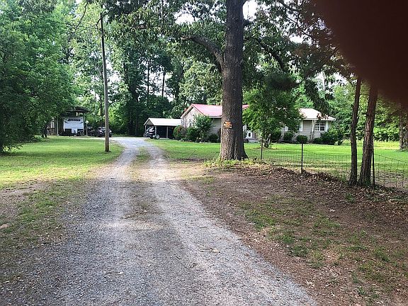 Large front yard with plenty