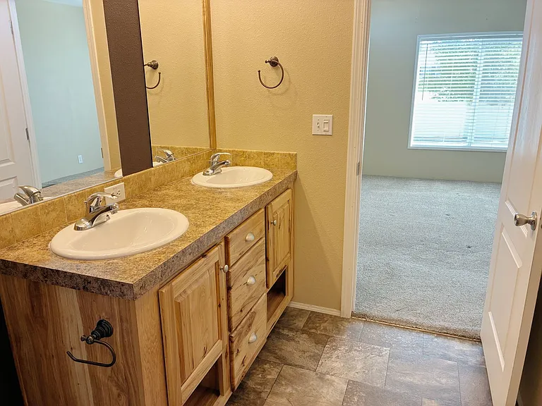 2203 N Travis Way — Photo 17