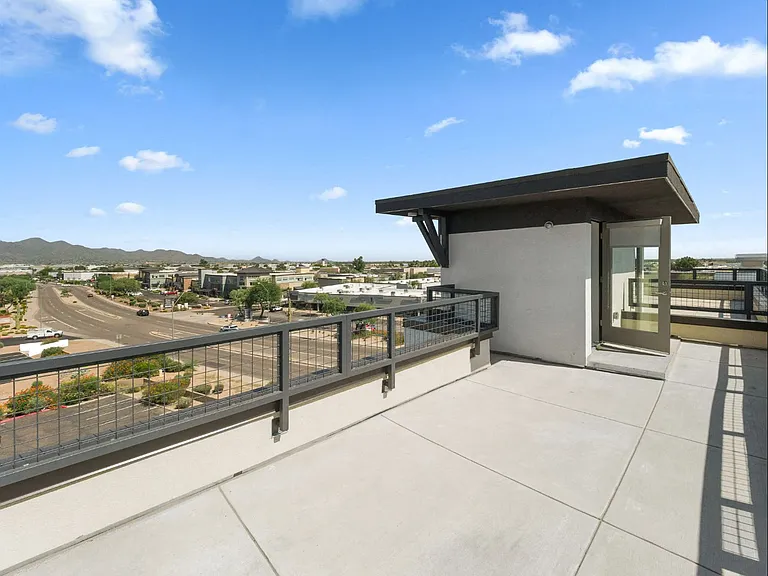 Scottsdale Grand — Photo 40