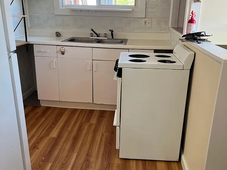 198 King St #6 — Photo 5