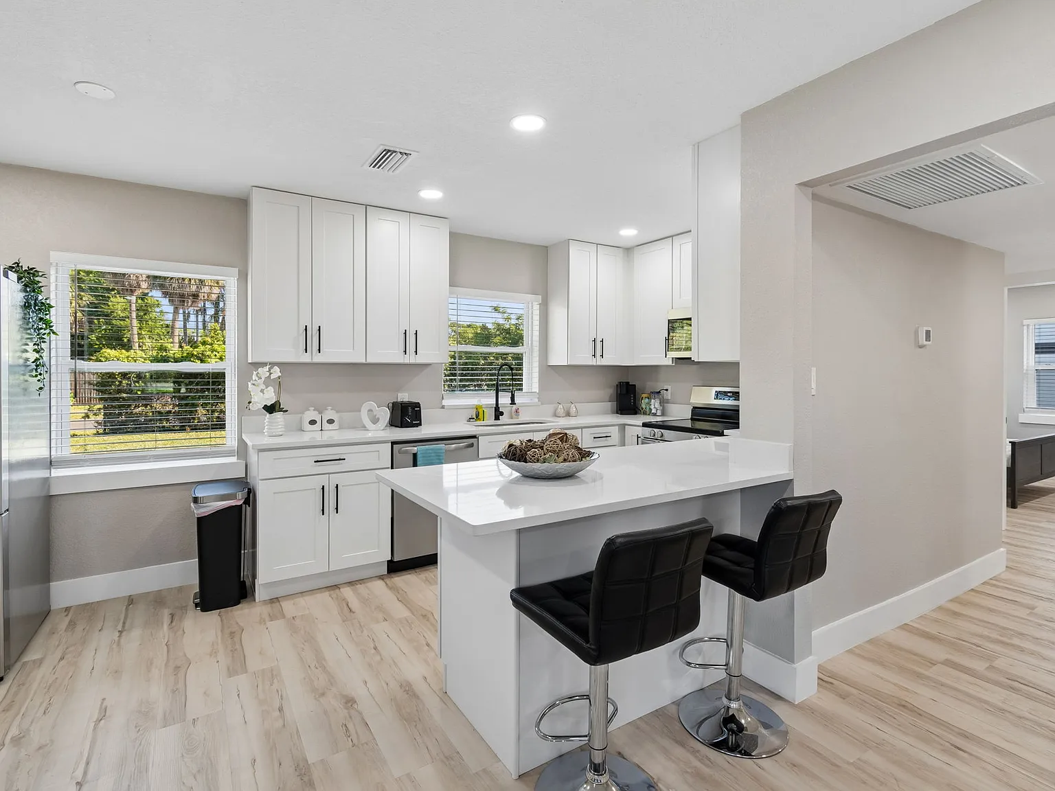 4 bed, 1339 sqft, $3,995 — Photo 4