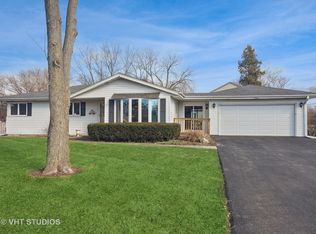 1103 N Drury Ln, Arlington Heights, IL 60004