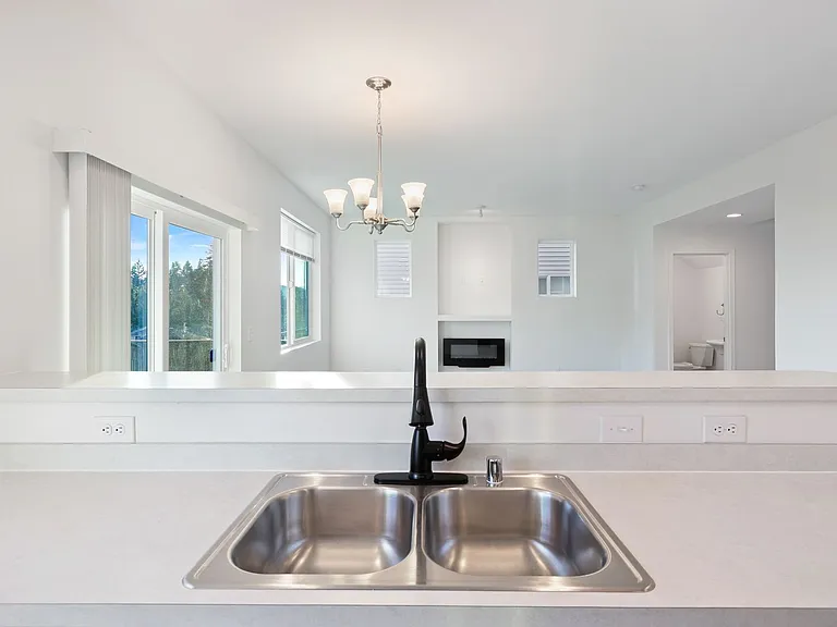 1061 Ebbets Dr SW — Photo 19